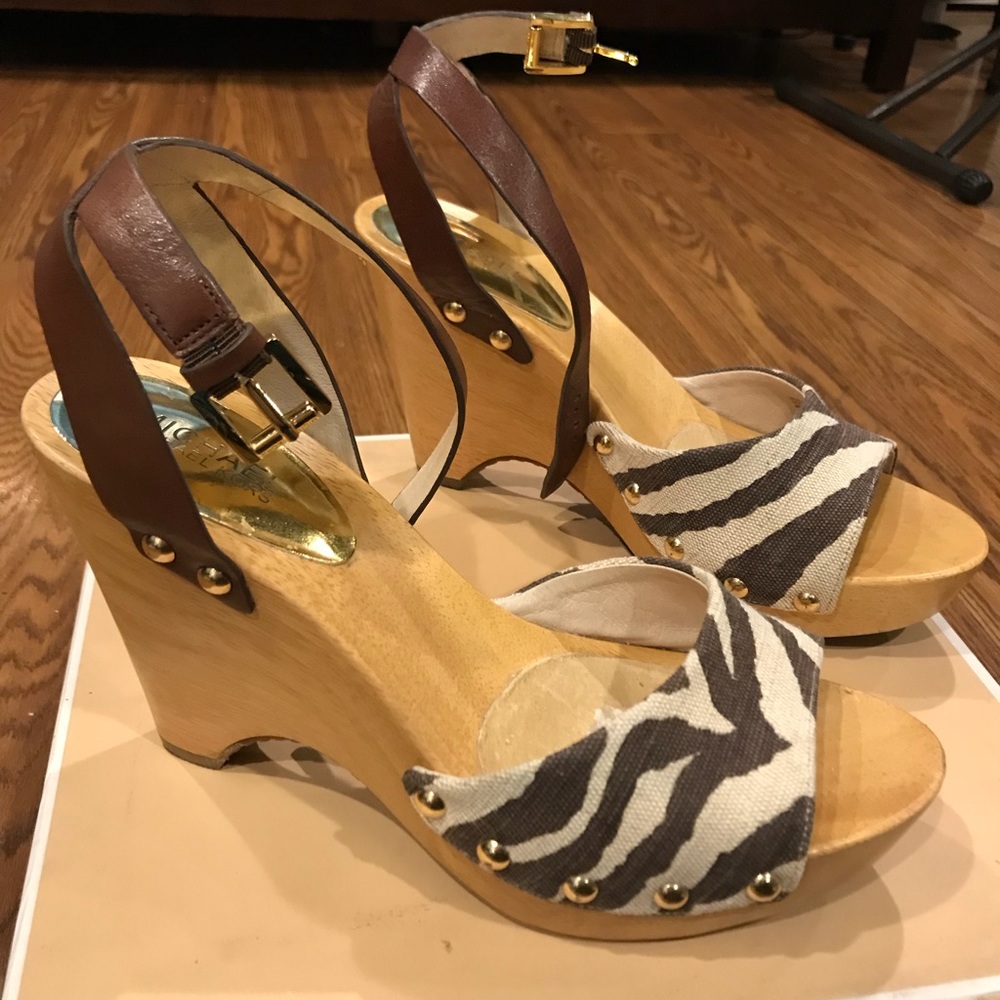 Michael Kors Easton ankle strap sandals size 10